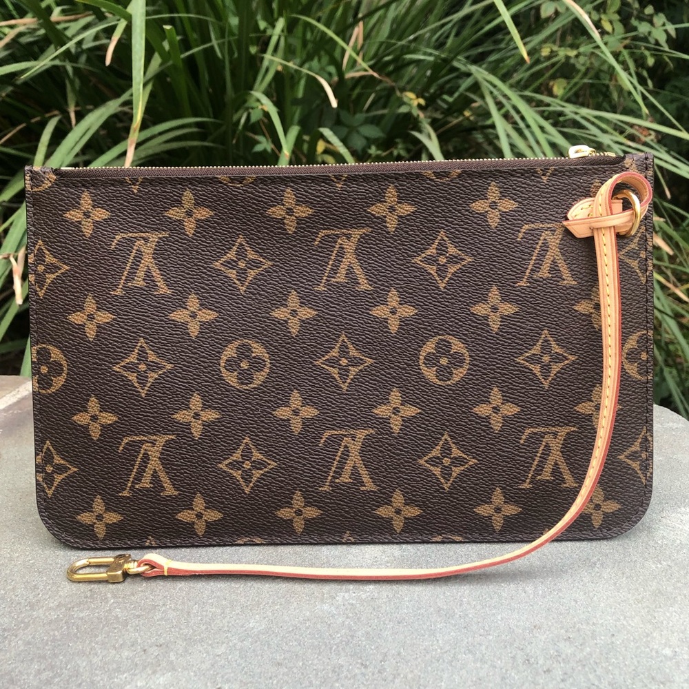 💯% LV Neverfull Pouch MM **BRAND NEW** ❤️ W/STRAP